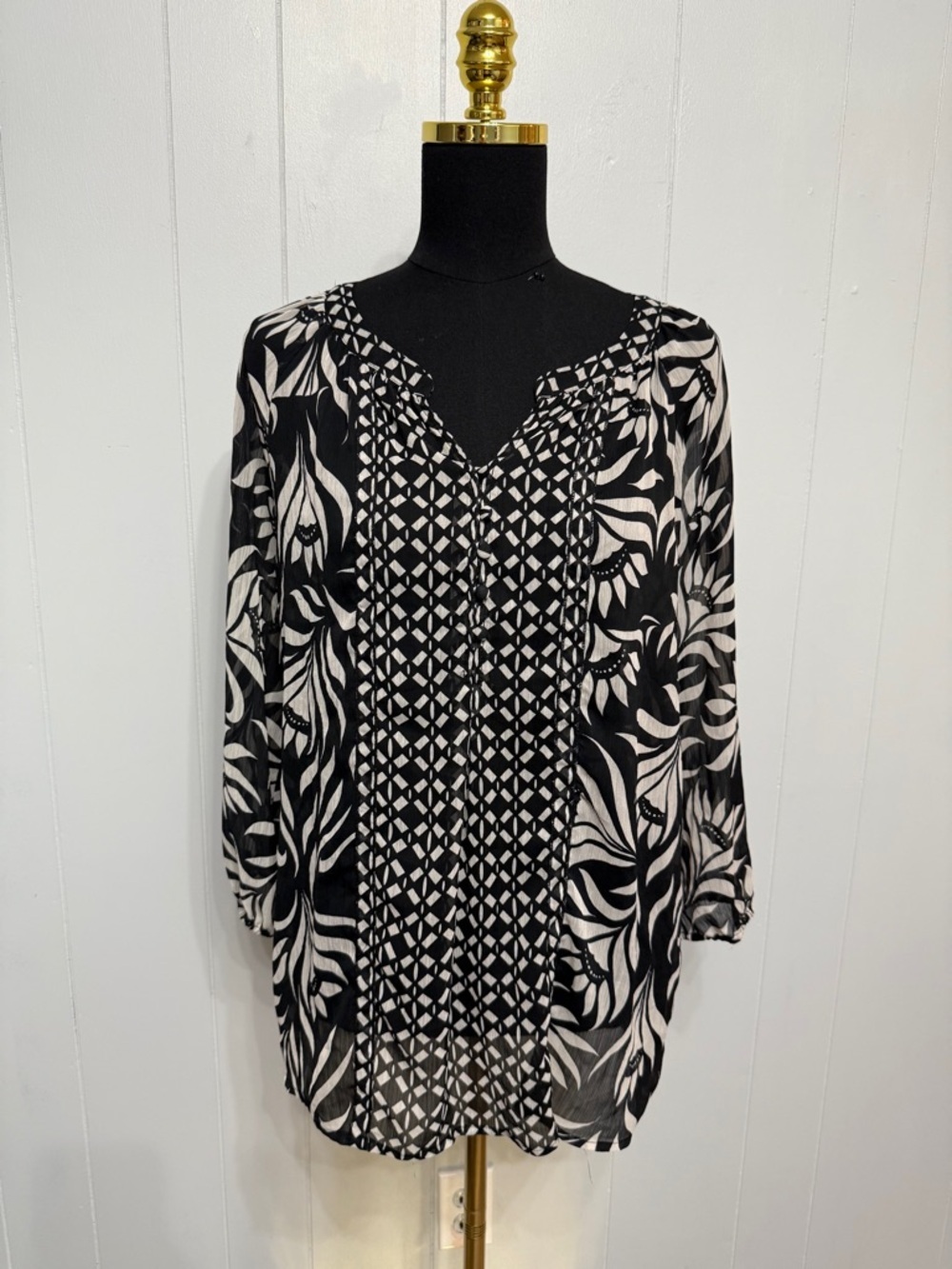 #16)  new directions Black & White Abstract V-Neck Top (sheer)